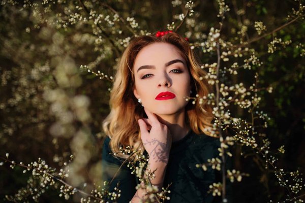 Quelles sont les meilleures façons de porter des escarpins à bouts pointus pour affiner le pied?