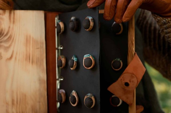 Bagues gravables en bois : élégance écologique et personnalisable